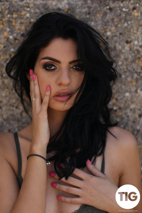 Sophie Bailey Takes Off Bare From Her Underwear