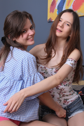 Lucy S And Lizi Vogue Playing With Various Sex Fucktoys In Sofa