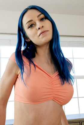 Jewelz Blu Sucks Meaty Rod And Gets Screwed In POV