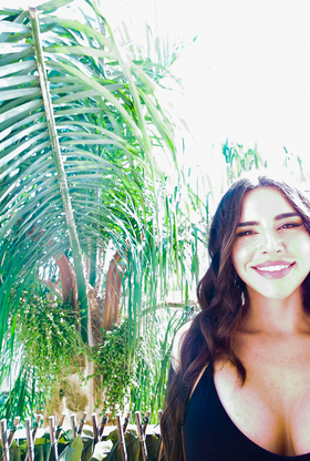 Raven-haired Ultra-sweetheart Suttin Can't Wait To Get Boned