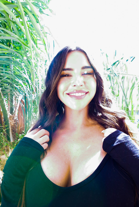 Raven-haired Ultra-sweetheart Suttin Can't Wait To Get Boned