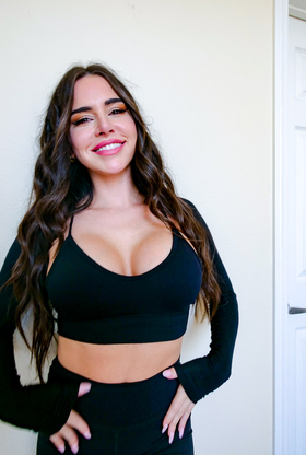 Raven-haired Ultra-sweetheart Suttin Can't Wait To Get Boned