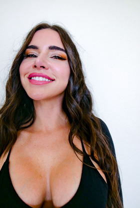 Raven-haired Ultra-sweetheart Suttin Can't Wait To Get Boned