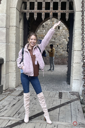 Gorgeous first-timer Summer Vixen flashes off her huge bootie & her lickable trimmed snatch