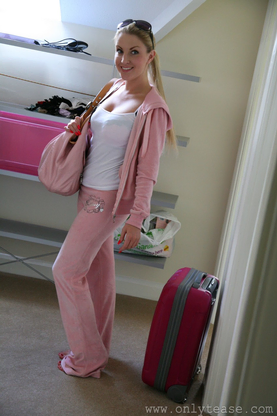 Uber-jaw-dropping babe displays her juicy mounds in a behind-the-episodes compilation