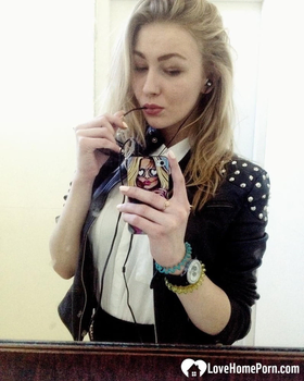 Fledgling cutie Summer Hart uncovers her superb-sized naturals and takes selfies