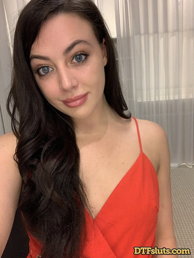 Uber-cute hotties Khloe Kapri and Whitney Wright show their mammories and butts