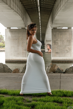 Latina Ella Knox flaunts her bodacious body & cleavage in a tight dress outdoors