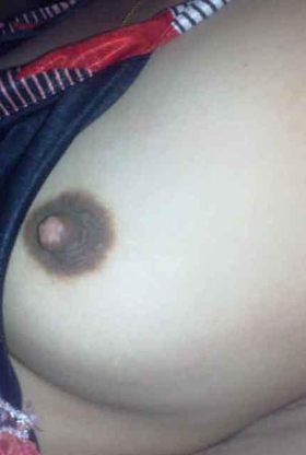 Round Pakistani girl with wooly legs and lil cupcakes makes her naked debut