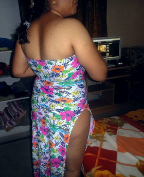 Round Pakistani girl with wooly legs and lil cupcakes makes her naked debut