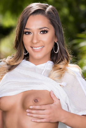 Jaye Summers goes wild with a huge black cock during a steamy interracial encounter