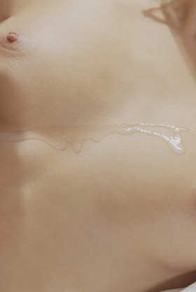 Platinum blonde GF pleases herself and man rod in steamy MMF threesome