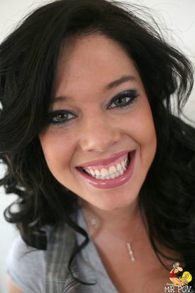 Nude Colby gets throat drilled after stripping down to her brown hair