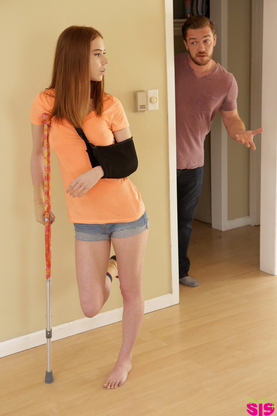 Step brother gives labia-clad step sis a new look with a clean shave