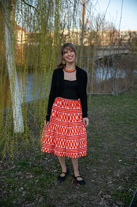 Shira's first time outdoor spreading and playing with her nipples