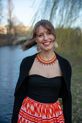 Shira's first time outdoor spreading and playing with her nipples