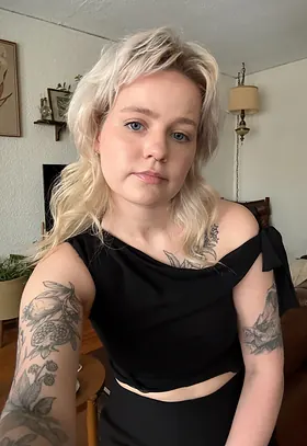 Peche's first time gallery show - perfect blonde amateur with perfect body