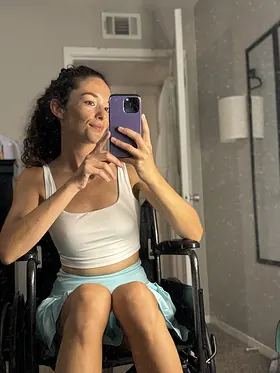 Eva Ziegler flaunts her curves in tight shorts & shows off her hair
