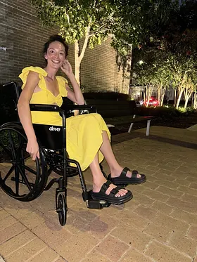 Eva Ziegler flaunts her curves in tight shorts & shows off her hair
