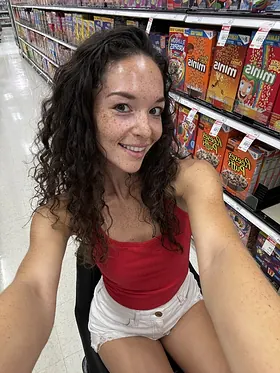 Eva Ziegler flaunts her curves in tight shorts & shows off her hair