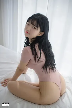 Beautiful KoreanBabe Girls Masturbate in Public with Solo Play