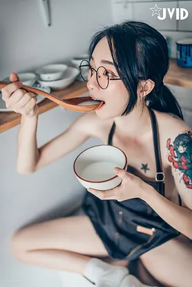 Watch these Japanese babes with glasses get wild in Pantreon JVIDHOME's Bare Pics video