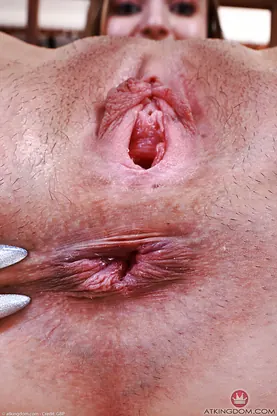 Julia James seduces and pleases her petite client with her stunning body in hot solo action