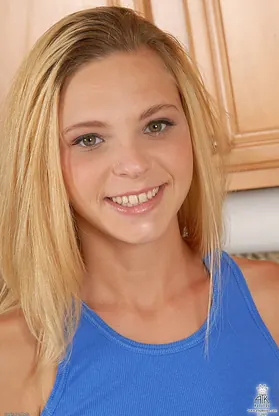 Destiny Garnet gets a taste of Fate Fuck-fest in this amateur video