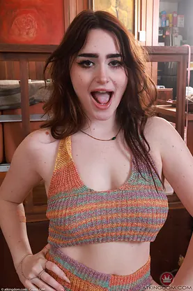 Lilibet Saunders, the curvy amateur, spreads and teases with her natural tits and thick pussy