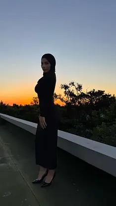 Leila Onyx & Gonzo's hot solo session in the gallery