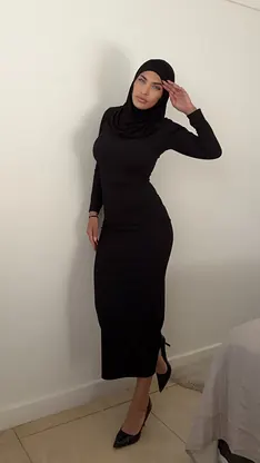 Leila Onyx & Gonzo's hot solo session in the gallery