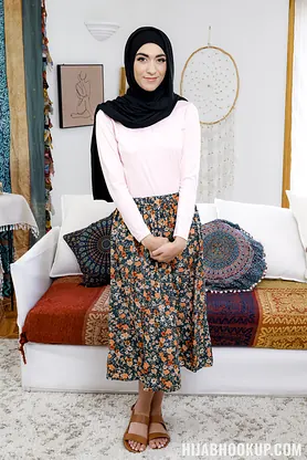 Aubry Babcock and Jay Romero engage in wild Arab orgy with a pop-shot finish