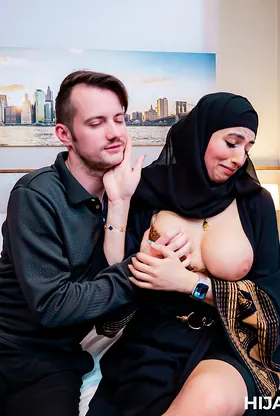 Aaliyah Yasin and Sam Bourne get down and dirty with each other in a steamy reality scene