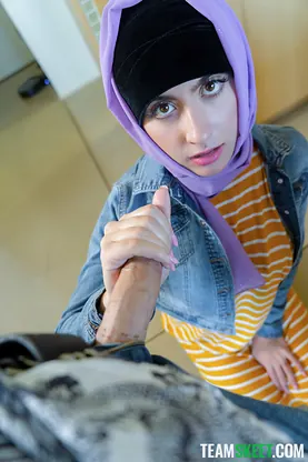 Amateur Indian pornstars Lilly Hall, Penelope Woods, Alexia Anders, Izzy Lush, Kira Perez, and Chloe Amour get naked and spread