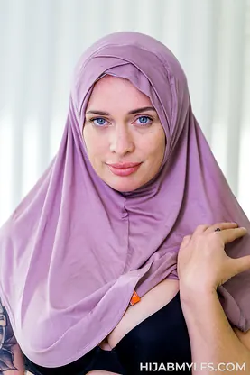 Watch Kaylee Lang's son pound and finger her curvy Arab MILF pussy