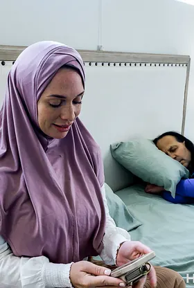 Watch Kaylee Lang's son pound and finger her curvy Arab MILF pussy