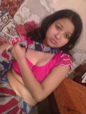 Watch as Indian wifey Padmaja Gogoi flaunts her naturals & nipples on the couch