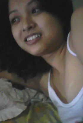 Watch as Indian wifey Padmaja Gogoi flaunts her naturals & nipples on the couch