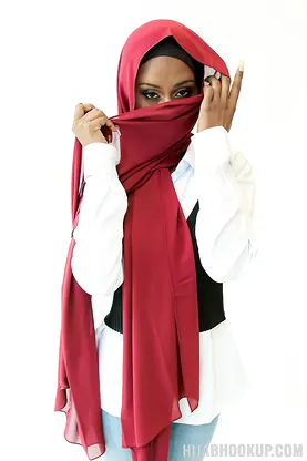 Fae Love's tight ass takes a hard pounding from Axel Haze in hijab-wearing frenzy