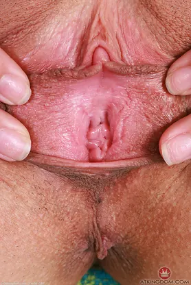 Serena Hill's stunning solo show: Close up pussy play with beautiful amateur Serena Hill