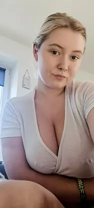 Daisy B's stunning curves and insatiable desires are on full display as she masturbates and caresses her delicious cootchie