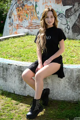Meleida Tosca flaunts her curves & strips outdoors