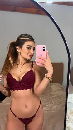 Giorgia Lombardi flaunts her hot ass in lingerie & taunts with her sexy tattooed armpit
