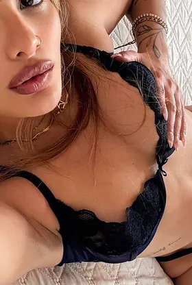Giorgia Lombardi flaunts her hot ass in lingerie & taunts with her sexy tattooed armpit
