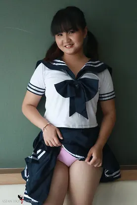 Check out this hot Japanese college girl flaunting her massive bum & cute teen boobs