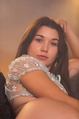 Chubby teen Chloe Lapiedra masturbates her shaved honeypot to ecstasy