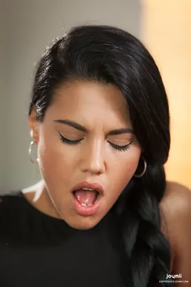 Apolonia Lapiedra fingers herself to orgasm on crimson couch in hot Spanish teen video