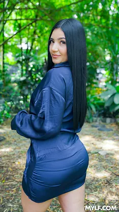 Stepmom La Rola flaunts massive Colombian booty while getting boned by Mike Zander