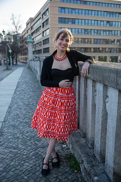 Shira's first time outdoor spreading and playing with her nipples