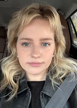 Peche's first time gallery show - perfect blonde amateur with perfect body